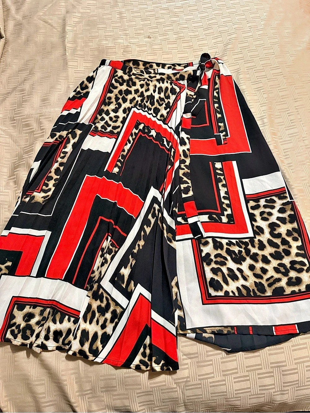 The Avenue Design New York & Company Leopard Print Full Skirt Size XS Like New